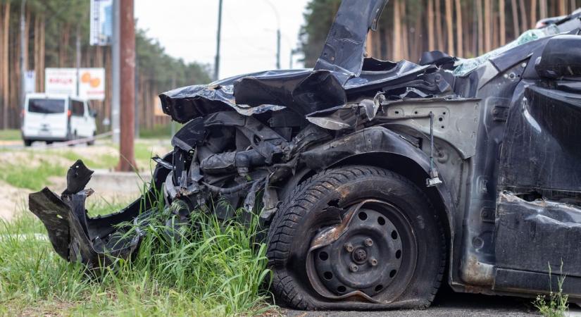 Frontális ütközés Kelevíz és Mesztegnyő között - két ember a helyszínen meghalt