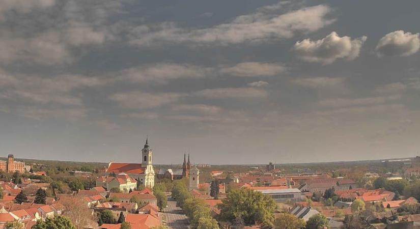 10 fokos kontraszt alakult ki a napos keleti tájak javára