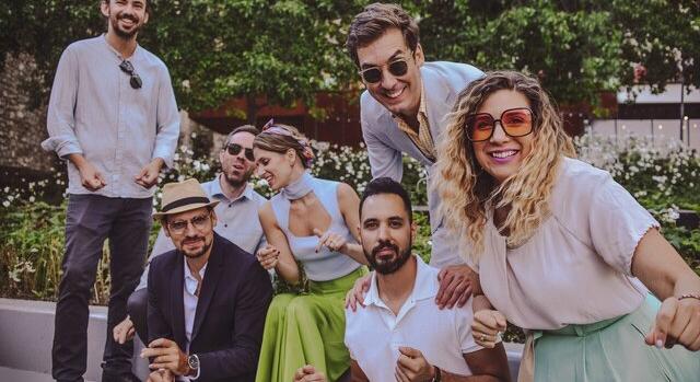 Feloszlik a Subtones