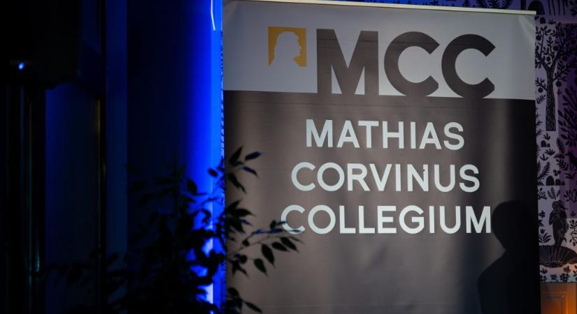 Bizonytalan jövőről és az MCC-t ellehetetlenítő környezetről beszélt a főigazgató a Tisza győzelme után összehívott állománygyűlésen