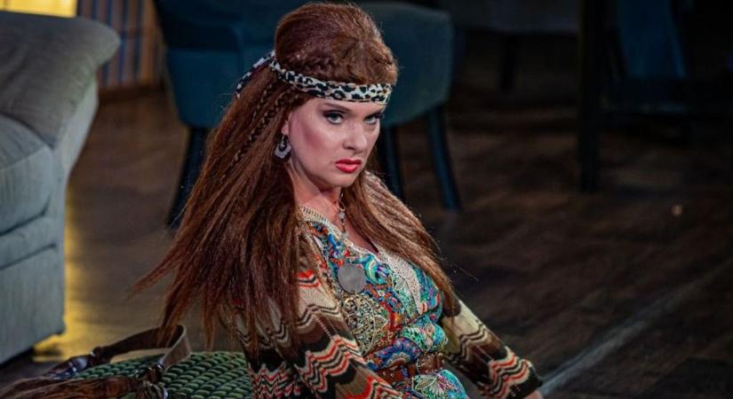 Nevetés és könnyek egyetlen estén: Nyíregyhátán látható a Jövőre, Veled, Itt