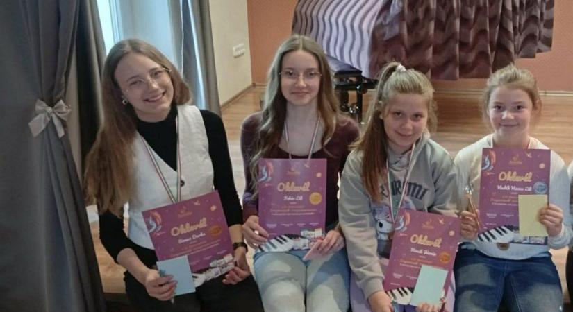 Kiemelkedő sikerek a nemzetközi zongoraversenyen