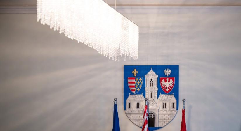 Óbuda polgármestere kilépett a DK-ból, miután a Tiszára szavazott