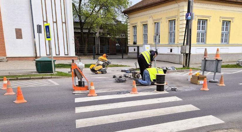 Ez aztán a jó hír! Készül az okos zebra az iskola előtt ezen a hajdú-bihari településen!