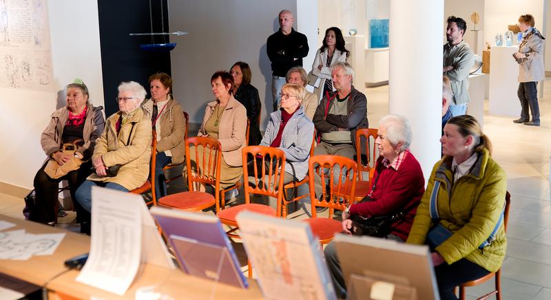 Üvegbe zárt világok - tárlatvezetés a Schrammel-gyűjteményben