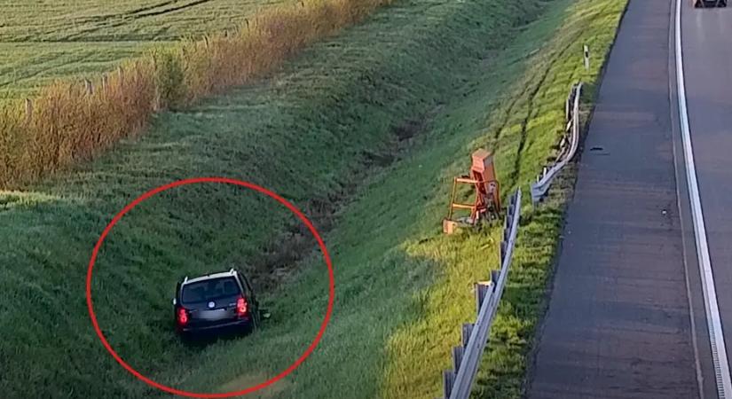 Belerongyolt az árokba az M1-esen, majd nekiállt stoppolni! Te megálltál volna neki?
