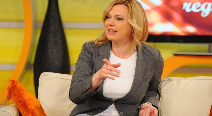 Borbás Marcsi 20 macskát tart a birtokán, mindegyiküknek hőszigetelt házikója van