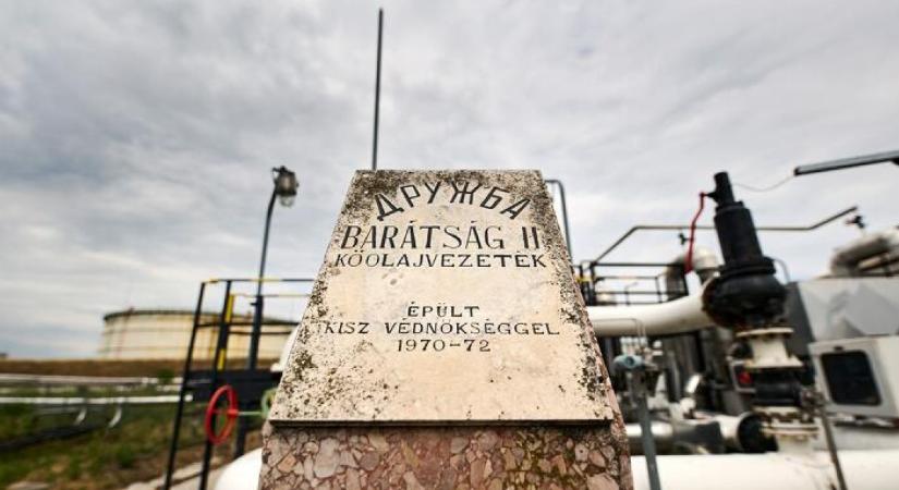 Zelenszkij elárulta mikor fejezik be a Barátság kőolajvezeték javítását