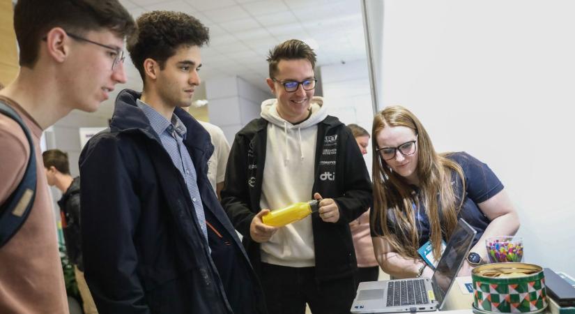 Állásbörze a Széchenyin - Rengeteg kiállító és nyitott pozíció