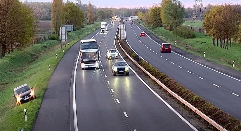 Hiába kért segítséget, senki nem állt meg az M1-esen a bajba került sofőrnek