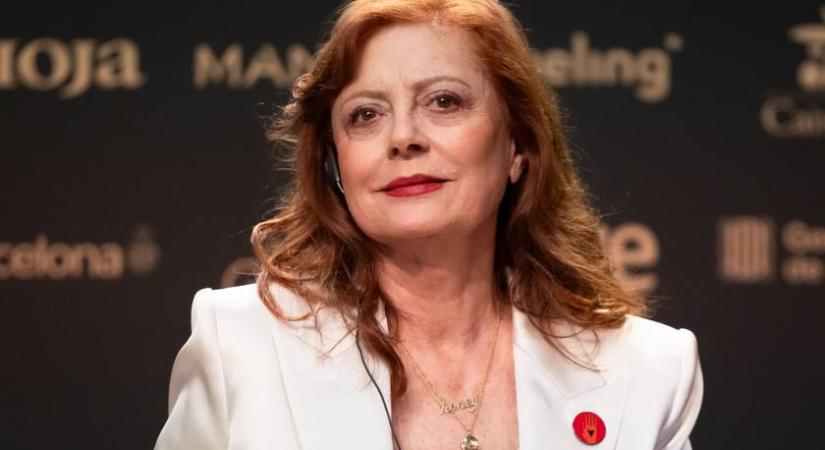 A 79 éves Susan Sarandon brutál dekoltázzsal a vörös szőnyegen: elképesztő, milyen formában van