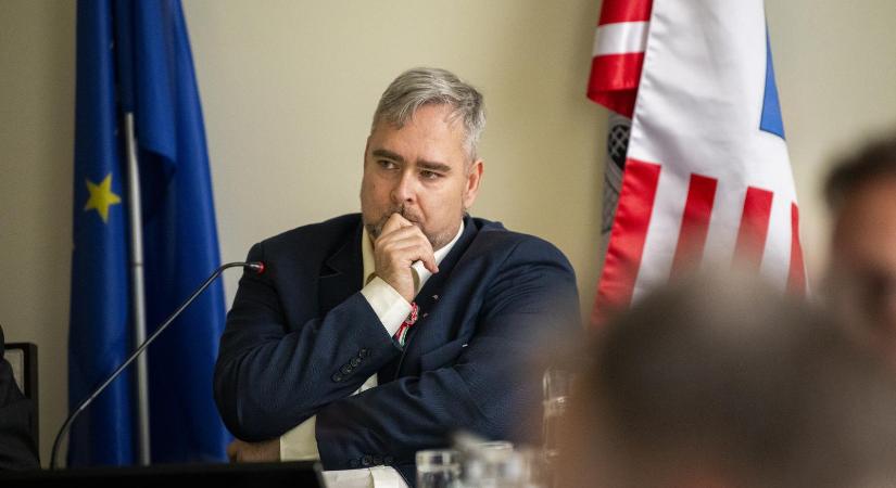 Kiss László, Óbuda-Békásmegyer polgármestere megérezte az idők szavát, kilépett a DK-ból