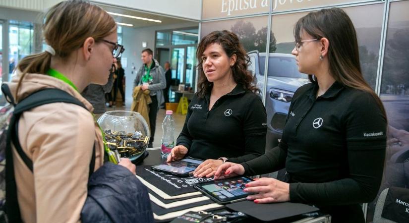 Óriási érdeklődés a Neumann János Egyetemen: több száz fiatalt vonzott az állásbörze