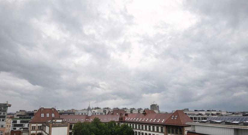 Nem fogsz örülni! Vidd fedett helyre a kocsit, ez csaphat le nemsokára Hevesben!