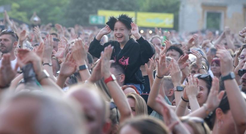 Újabb ingyenes koncertek Fejérben: igazi sztárparádé a fesztiválon! (galéria)