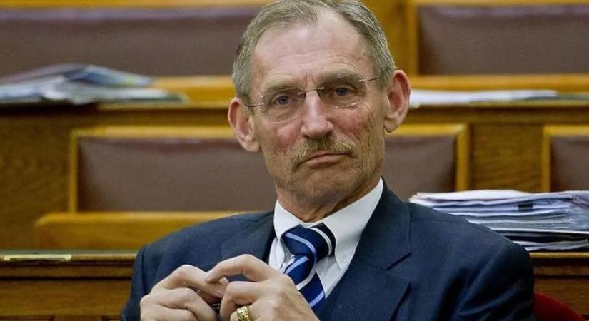 Iratmegsemmisítőket vásároltak a választás előtt – Daráló-pánik a Belügyminisztériumban