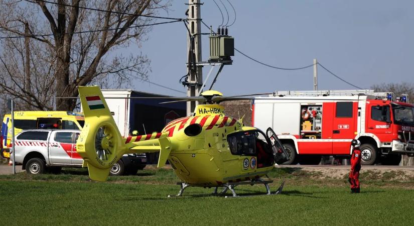 Iskola mellett gázoltak: mentőhelikopterrel siettek a kórházba