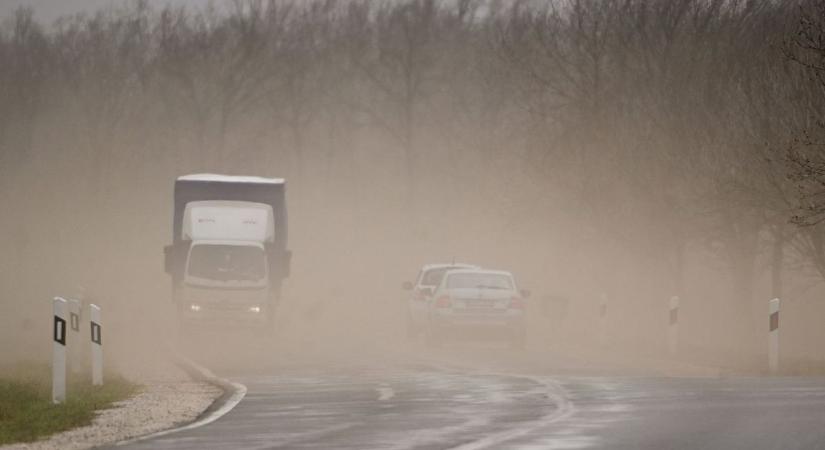 Úton van a sci-fibe illő vihar és eső: a Szahara „szörnye” tart Hajdú-Bihar felé