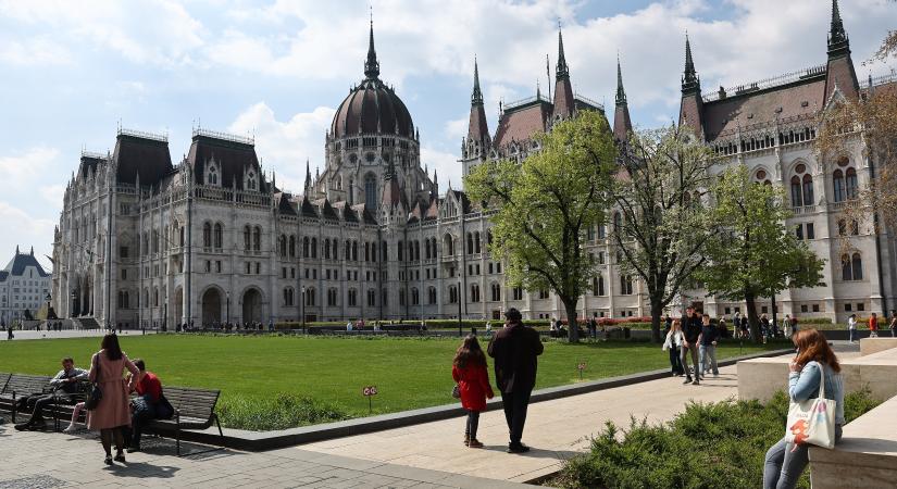 Kiszámolták: ekkora gazdasági növekedést hozna, ha Magyar Péter kormánya hazahozná az EU-s forrásokat