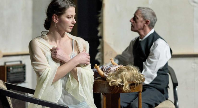 Elsötétítés: Spiró-darabot mutat be a kolozsvári színház