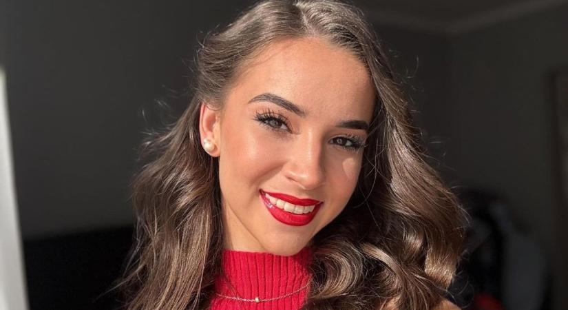 Szeretetből jeles: Tokodi Doroti a bajai kórház beteg kisbabáit látogatta meg  fotó