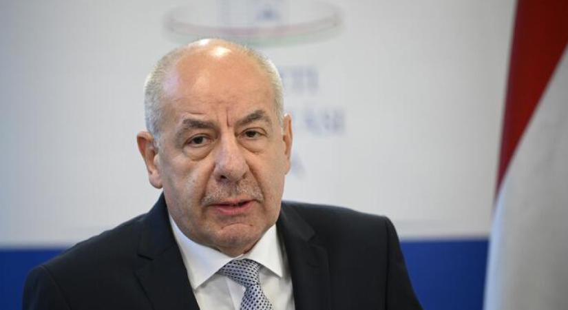 Nem mond le Sulyok Tamás