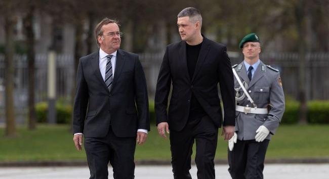 Ukrajna és Németország 4 milliárd eurós fegyvercsomagról állapodott meg