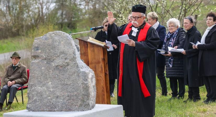 Apponyi-kastélytól a száműzetésig: Emlékmű őrzi az elűzött völgységi németek becsületét (galéria)