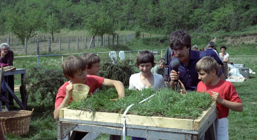 „Itt van mellettem Miskolc talán legpiszkosabb gyereke” – 75 éves lenne Déri János, a magyar újságírás legendája