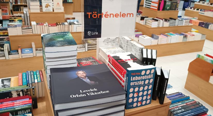 A Lírában a történelem polcra kerültek az Orbán-rendszer politikai könyvei
