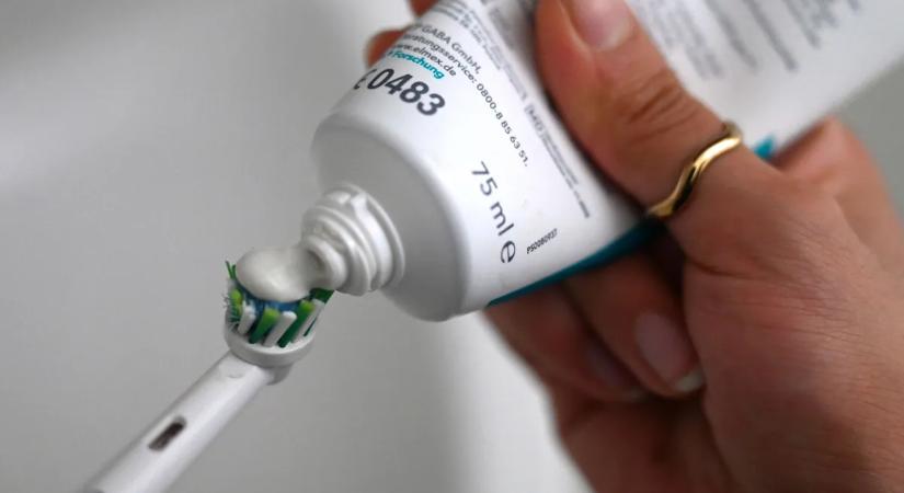 Óriási fordulat a fogászatban: okosfogkrém vadássza le a foggyilkosokat