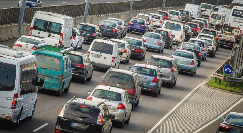 Fontos határidő jár le holnap, ami minden autótulajdonost érint