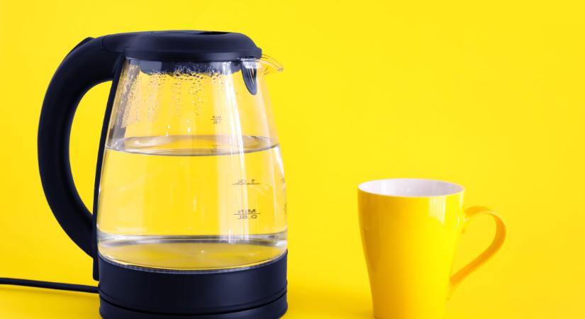 Pillanatok alatt eltávolítja a vízkövet a vízforralóból, mégis sokan a kukába dobják