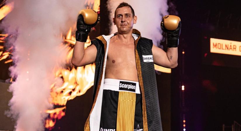 Molnár Gusztáv közös fotót posztolt újszülött kislányával