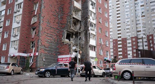 A lerombolt, megrongálódott házak tulajdonosainak nem kell közüzemi díjat fizetniük, Zelenszkij aláírta a törvényt