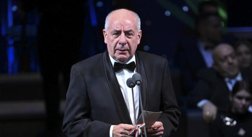 Sulyok Tamás marad hivatalában