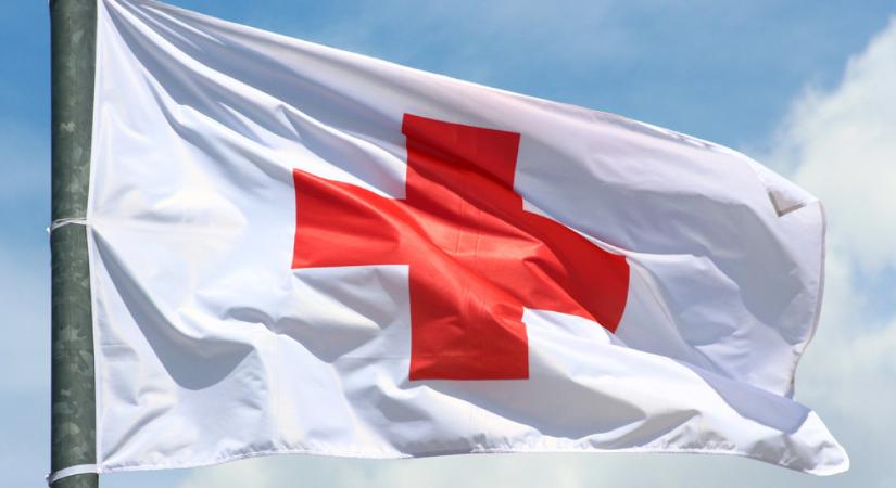 Több mint 170 tonna segélyt küld közúton Iránba a Vöröskereszt