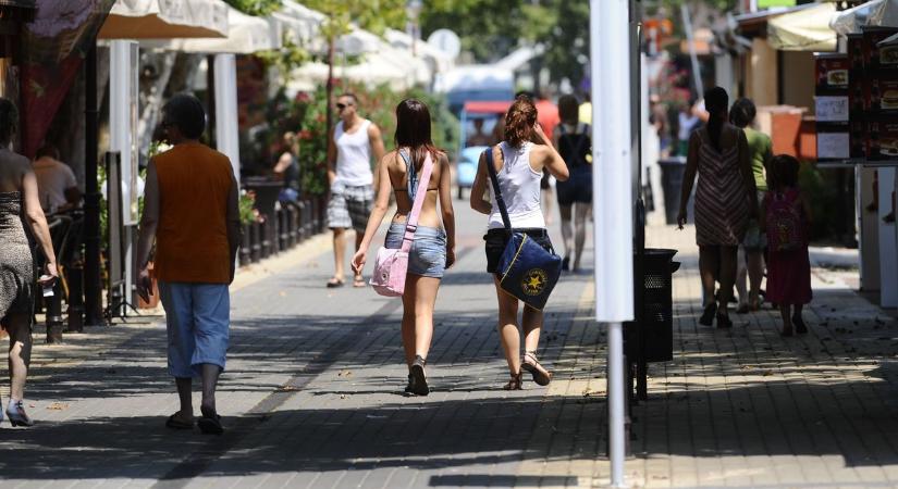 Le a nagykabáttal, elő a napszemüveggel: hamisítatlan tavaszi idő vár ránk szerdán