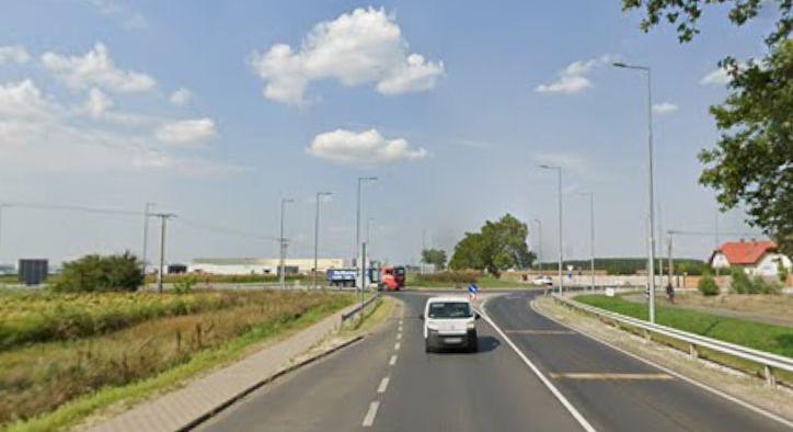 Árokba hajtott egy autó Debrecen határában