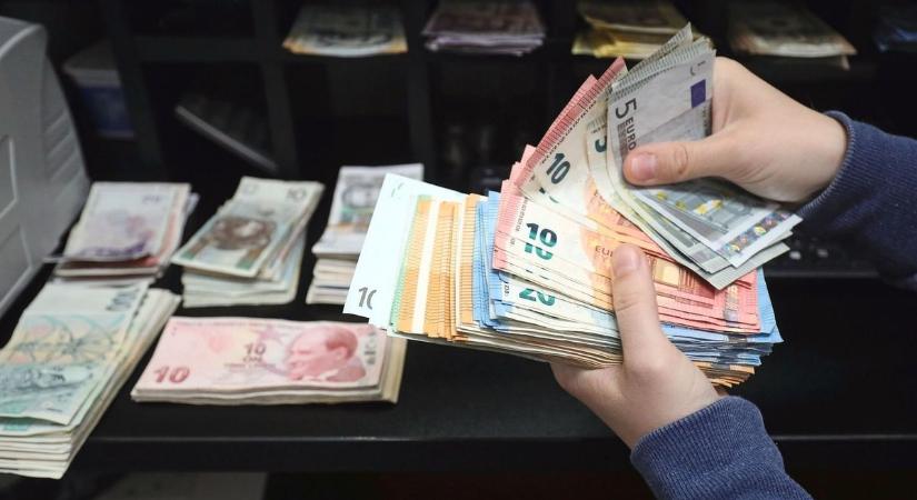 Roham a pénzváltóknál! Ma vagy holnap érdemes eurót venni? Debreceni valutásokat kérdeztünk