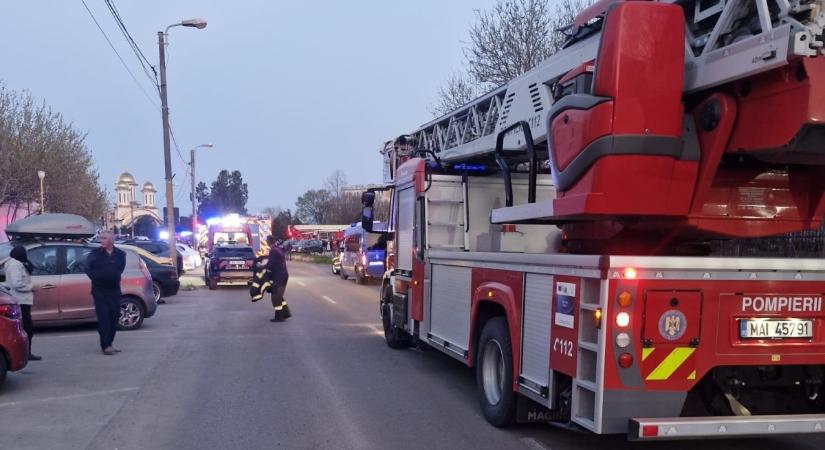 Lángba borult egy tömbház: kilenc személy, köztük három gyermek került kórházba