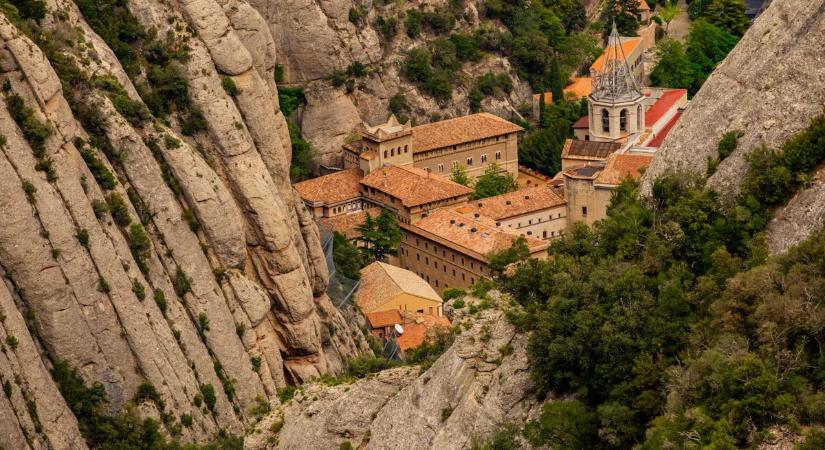 Halálos kőomlás végzett egy férfival és egy nővel a Montserrat-hegységben