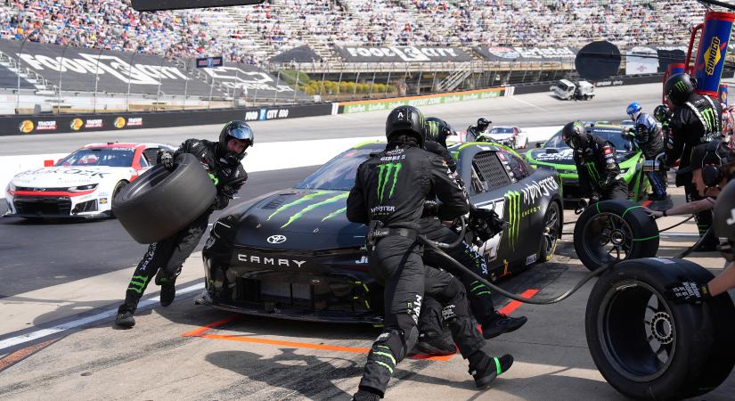 Fejhallgatót viselt Chis Gabehart, ezért a JGR máris a bíróságon veri az asztalt