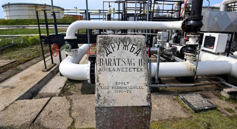 A 444 megkezdte a Tisza titkos tervének előkészítését: cifrábbnál cifrább vádakkal támadták a védett üzemanyagárak rendszerét