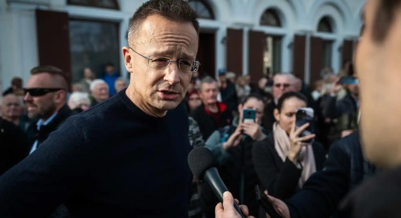 Orbán Anita üzent Szijjártónak: "Azonnal hagyjanak fel minden iratmegsemmisítéssel"