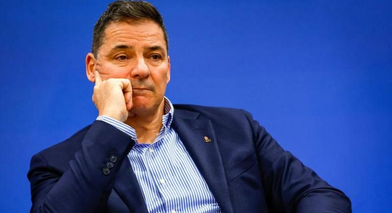 Elmenekült Gyulay Zsolt, összeomlott az autósport szövetség