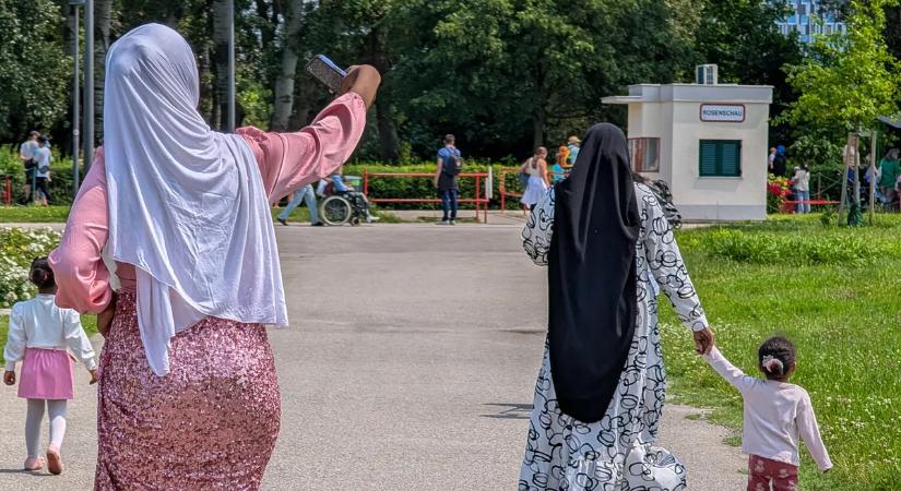 Szigorításokra készülhetnek a migránsok Ausztriában