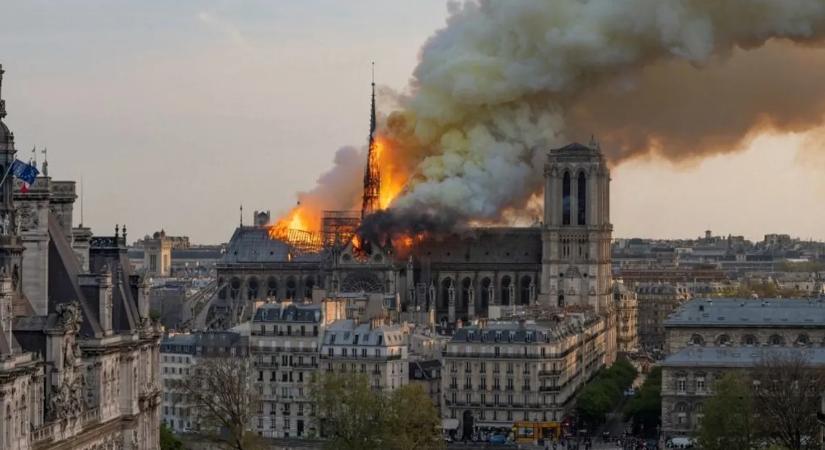 Az este, amikor Európa szíve égett: A Notre-Dame-i tűzeset, ritkán látott képekkel
