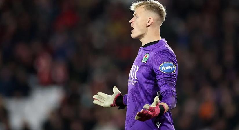 Szoboszlai után neki sem sikerült, angol csodacsapat sokkolta a magyar válogatott kapusát