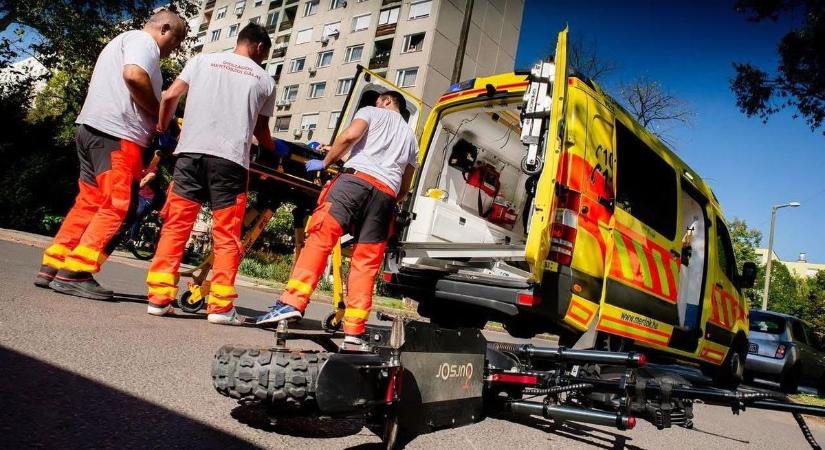 Egy nap alatt kétszer vitte el a mentő a szerencsétlen rollerest Nyíregyházán